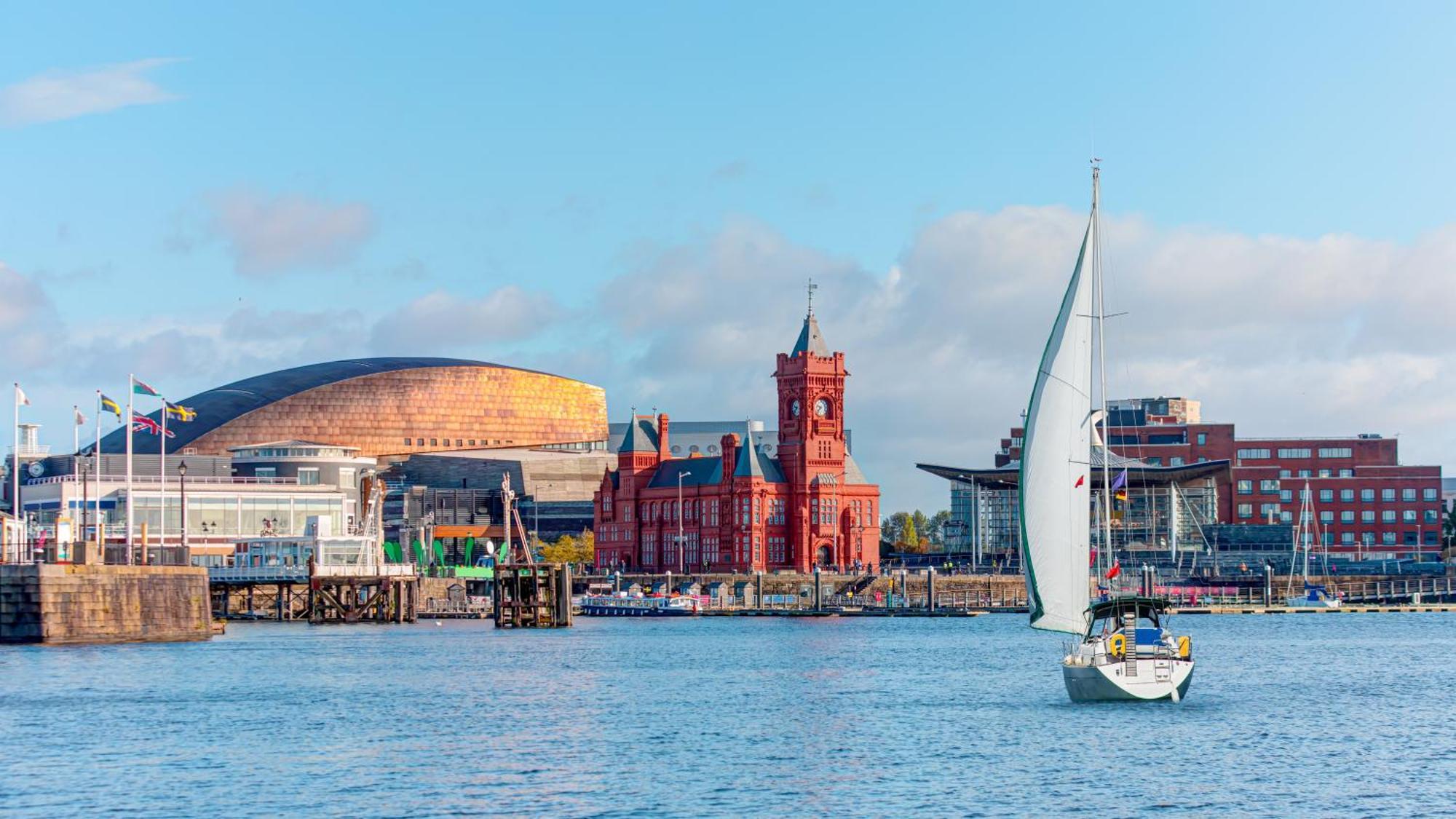 Luxury Apartments In Cardiff City Centre Екстериор снимка