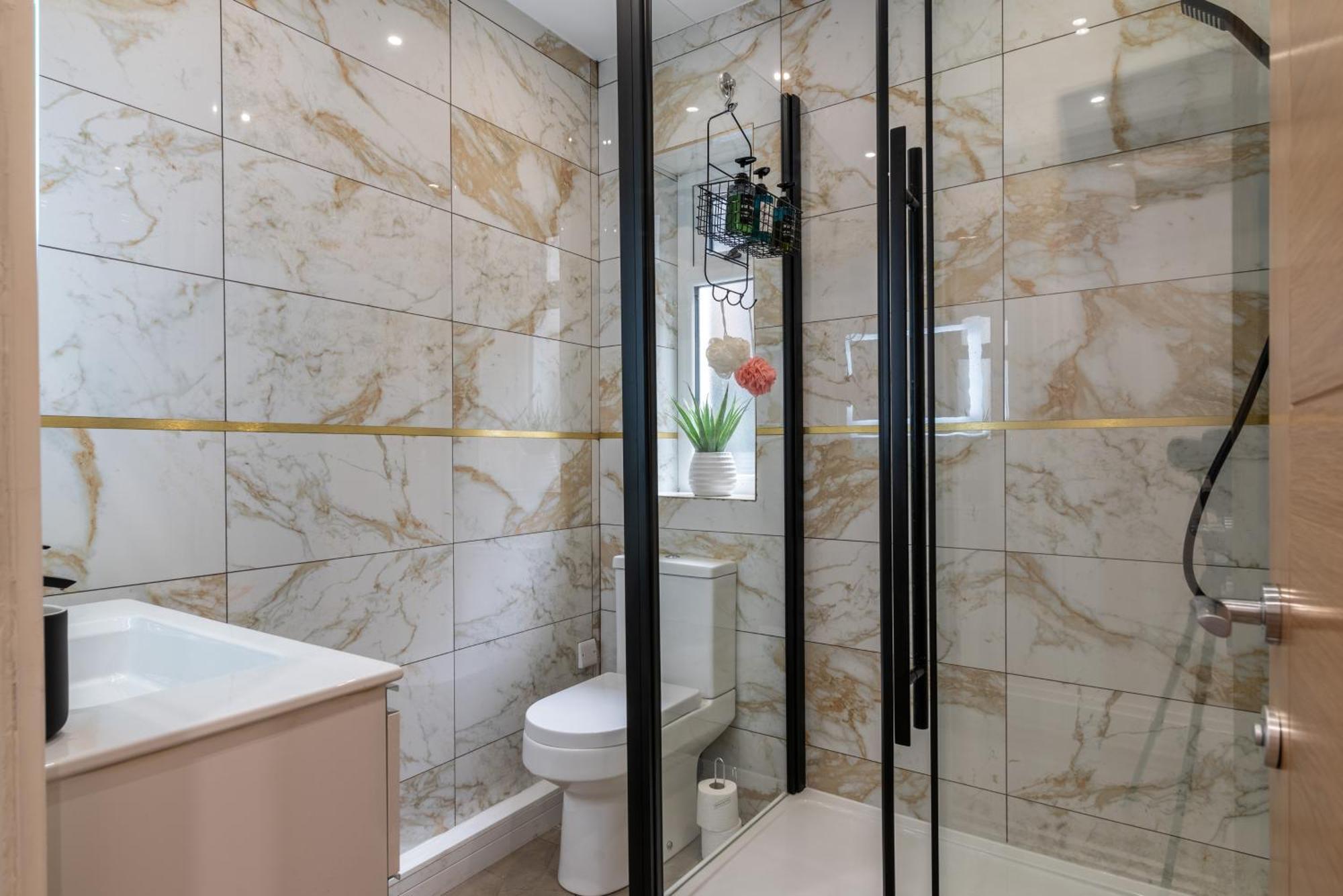 Luxury Apartments In Cardiff City Centre Екстериор снимка