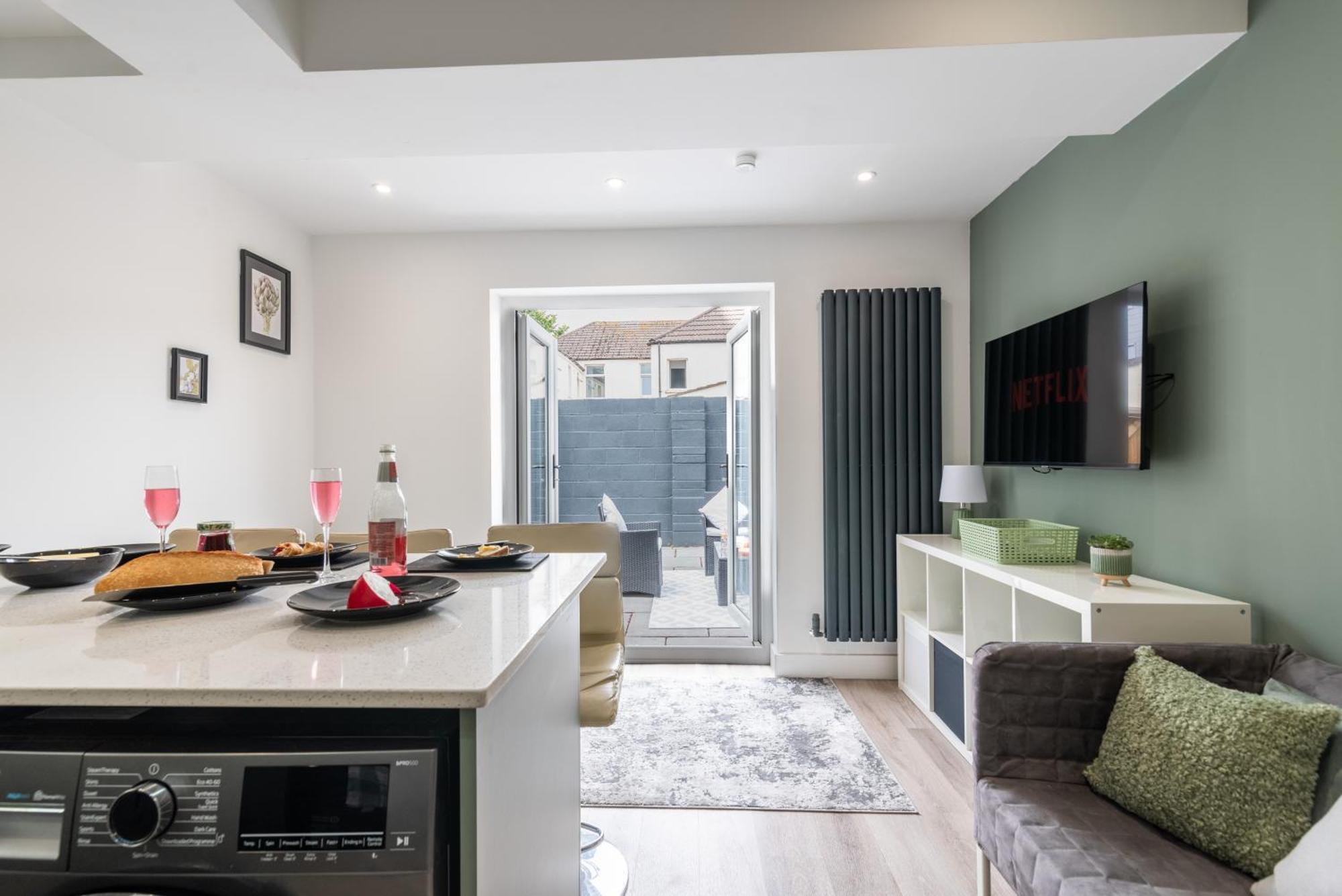 Luxury Apartments In Cardiff City Centre Екстериор снимка