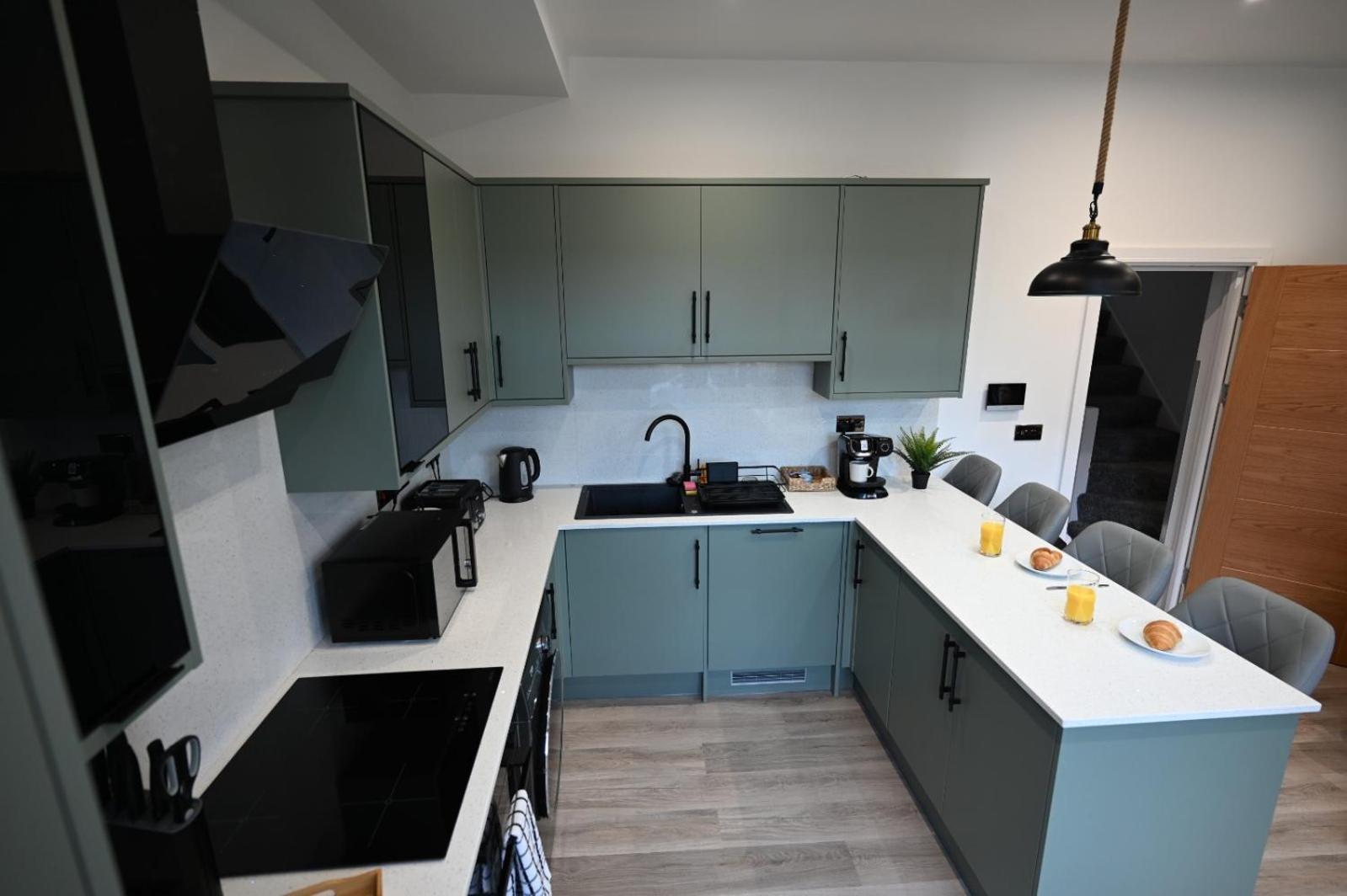 Two Bedroom Apartment In Cardiff City Centre Стая снимка