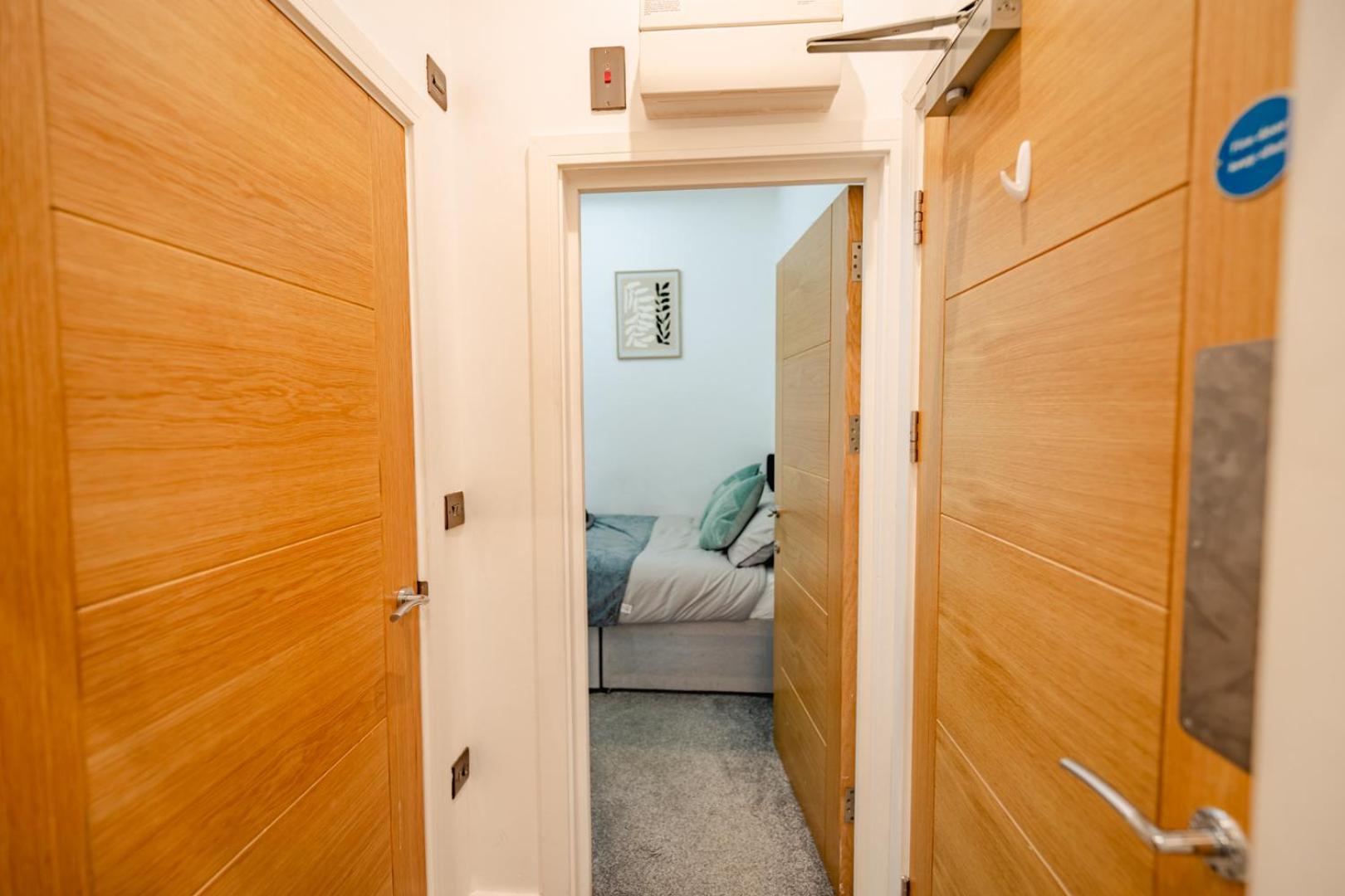 Luxury Apartments In Cardiff City Centre Екстериор снимка