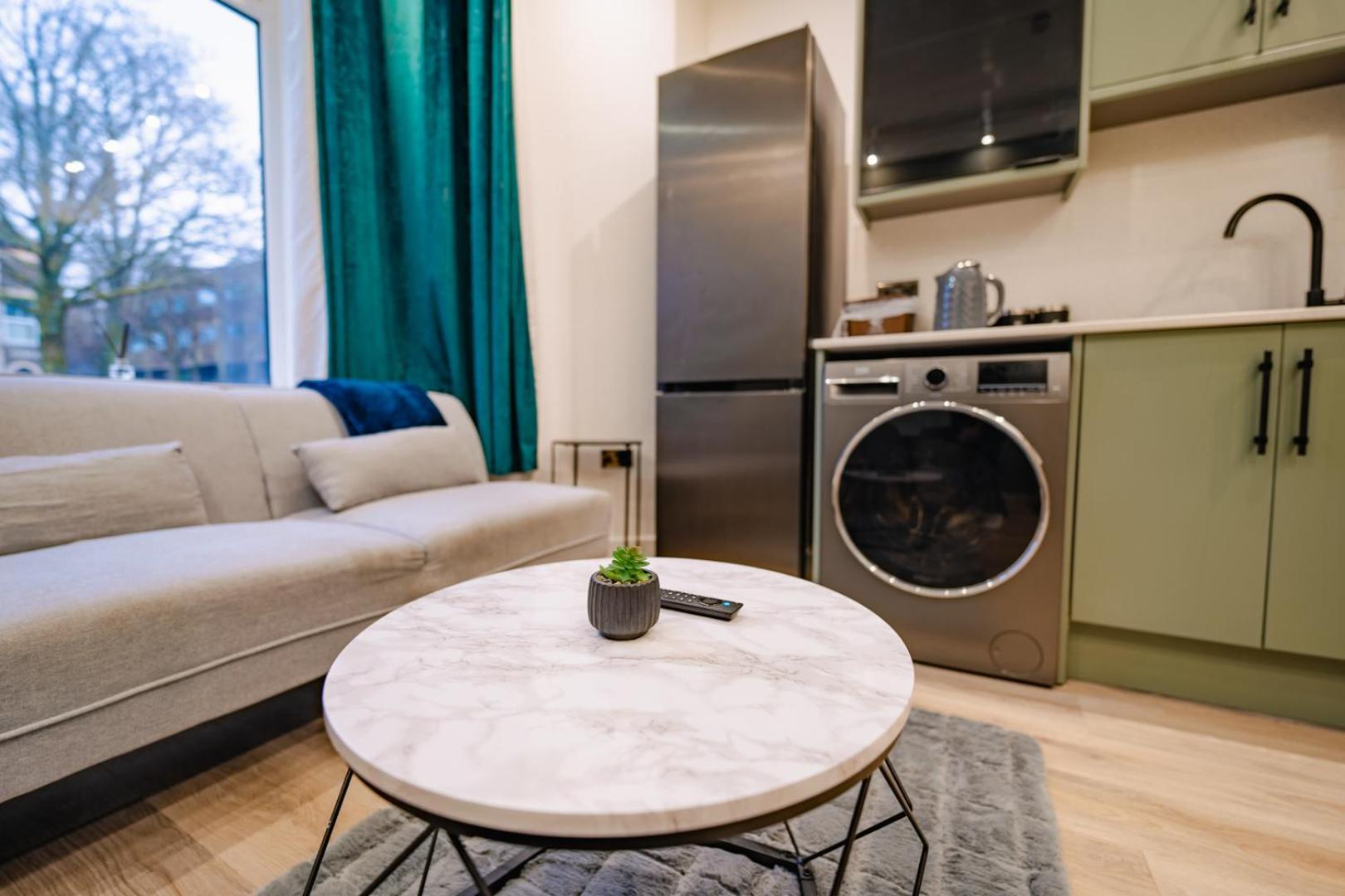 Luxury Apartments In Cardiff City Centre Екстериор снимка