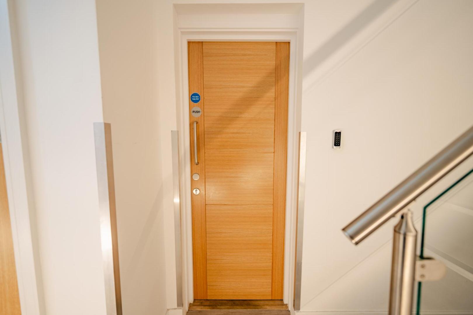 Luxury Apartments In Cardiff City Centre Екстериор снимка